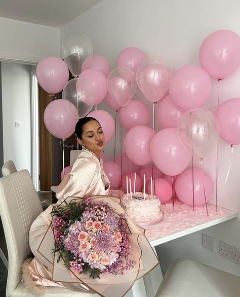 21st Bday Outfit Ideas, Birthday Hotel Room, 21st Bday Outfit, Classy Birthday Photoshoot, Bday Outfit Ideas, Pink Birthday Decor, Birthday Party Ideas For Women, 25th Birthday Ideas For Her, Outfit Ideas Baddie