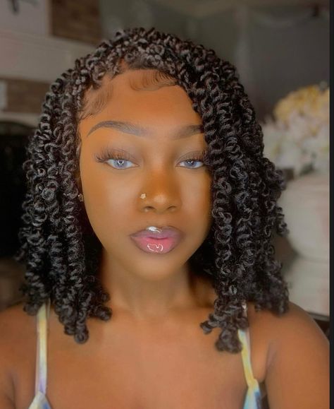 Bohemian Curly Hair, Sending Positive Energy, Passion Twist Hair, Water Wave Crochet, Crochet Braiding Hair, Wave Crochet, Unique Hair Clip, Passion Twists, Short Box Braids Hairstyles