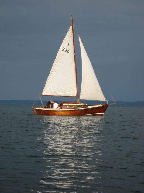 Boat Boat Sunset, Vintage Sailboat, Classic Sailboat, Sail Life, Old Sailing Ships, Sailboat Art, Nostalgic Art, New England Fall, Vintage Boats