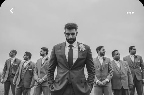 Groomsmen Photo Prompts, Huge Wedding Party Photos, Group Photo Poses Wedding, Groomsmen Photoshoot Before Wedding, Bridal Party Photo Ideas Group Shots, Big Wedding Party Photos, Winter Wedding Group Photos, Wedding Portraits Bridal Party, Serious Wedding Party Photos