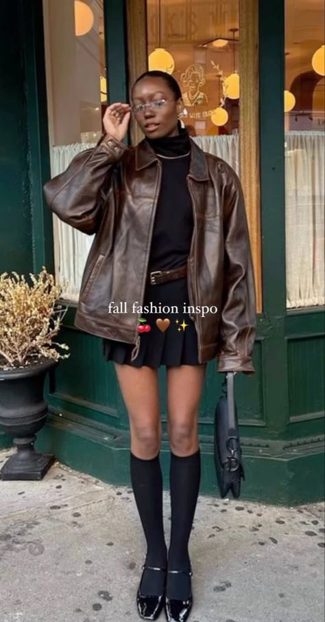 Suede Skirt Outfit Fall, Brown Suede Jacket Outfit, Suede Skirt Outfit, Suede Jacket Outfit, Skirt Outfit Fall, Brown Suede Skirt, Miniskirt Outfits, Brown Suede Jacket, Jacket Outfit