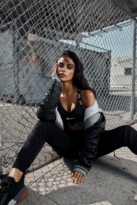 LA WorkOut :: Behance Sporty Photoshoot Ideas, Gym Photoshoot Women, Outdoor Fitness Photoshoot, Playground Shoot, Nike Photoshoot, Sporty Photoshoot, Poses For Shoot, Basketball Photoshoot, Pictures With Him