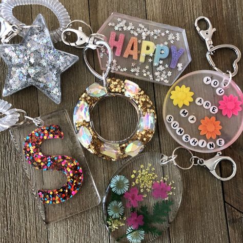 How to Make Resin Key Chains with Mod Podge - Handmade Happy Hour Resin Key Ring Ideas, Key Chains Diy Handmade Resin, Making Key Chains, Homemade Key Chains, How To Make Key Chains Diy, Key Chains Diy Handmade, Resin Keychain Diy, Retirement Hobbies, Resin Key Chains