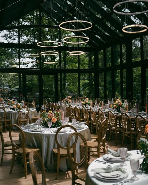 A dreamy reception at the Glass House at Nichols Heir. Love this new venue space. Clean, modern and totally customizable 💫 There are typically only two types of reception spaces - indoor and outdoor but this space brings them both together 🌳 which type is your favorite? Personally, I like this setup because it is rainy weather friendly but still allows natural light in, even from above. It stormed all morning on this wedding day but as soon as the ceremony time rolled around, the sun deci... Indoor Outdoor Wedding Reception, Glass House Reception, Green House Wedding Venues, Morning Wedding Reception, Indoor Reception, Rainy Weather, Wedding Dinner, Indoor Wedding, Austin Wedding