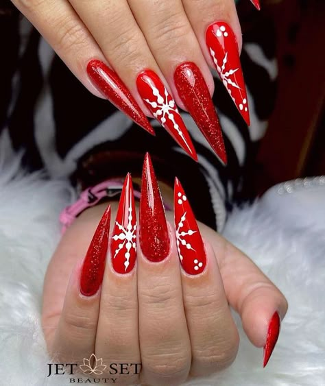 Christmas Stilleto Nails, Nails Ideas Red, Clear Glitter Nails, Stiletto Nail Designs, Red Stiletto Nails, Acrylic Nails Stiletto, Stilleto Nails Designs, Holiday Nails Winter, Nails Creative