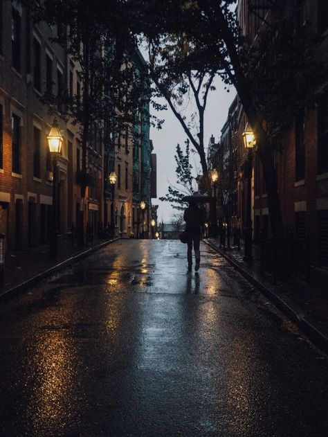 Rainy evening walk London Rain Aesthetic, Night Walk Aesthetic, Rainy Pictures, Night Walking Aesthetic, Walk Aesthetic, London Rain, Relaxing Photos, London Street Photography, Rainy Evening