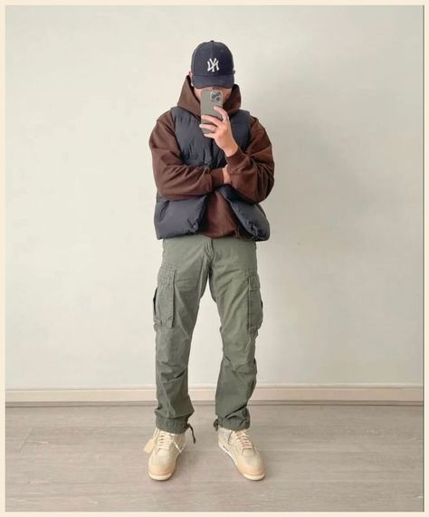 Mens Green Outfit Street Styles, Olive Green Pants Outfit Mens Streetwear, Olive Green Cargo Outfit Men, Mens Green Cargo Pants Outfit, Causal Mens Outfits, Green Cargo Outfit Men, Pantalon Cargo Outfits Hombre, Olive Green Cargo Pants Outfit Men, Olive Green Men Outfit