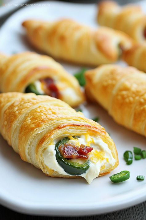 Jalapeño Popper Crescent Rolls – A Cheesy And Spicy Appetizer Thanksgiving App Appetizer Recipes, Easy Mexican Finger Foods, Jalapeño Roll Ups, Cute Thanksgiving Appetizers Fun, Sunday Snacks Appetizers, Easy Jalapeno Recipes, Food Gathering Ideas, Appetizers For Soup Party, Appetizer Crescent Roll Recipes