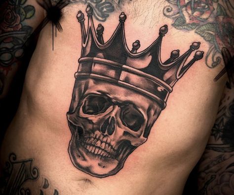 Skeleton Crown Tattoo, Crown Tattoo Chest, Skull Crown Tattoo, Skull With Crown Tattoo, Guy Tattoos, Mars Tattoo, Hell Tattoo, King Crown Tattoo, Friends Tattoos