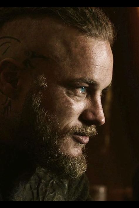 Travis Fimmel (Ragnar in Vikings) Ragnar Vikings, Viking Pictures, Vikings Travis Fimmel, Viking Wallpaper, Norse Mythology Tattoo, History Channel Vikings, Ragnar Lothbrok Vikings, King Ragnar, Vikings Tattoo