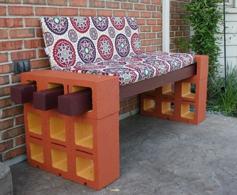 Our take on beautiful bench idea using posts and cinderblock and some paint Backyard Ideas Diy, Cinder Blocks Diy, Cinder Block Furniture, Cinder Block Bench, Cement Patio, Cinder Blocks, Cheap Patio, Garden Ideas Cheap, Patio Garden Design