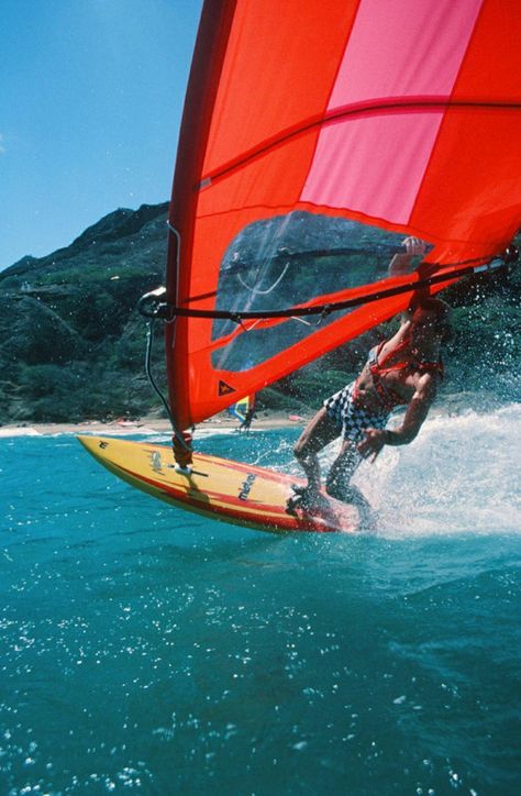 Wind Surfing Photography, Wind Surfing, Flying Ship, Surf Vibes, Surf Boards, Learn To Surf, Surfing Photography, Kitesurfing, Windsurfing