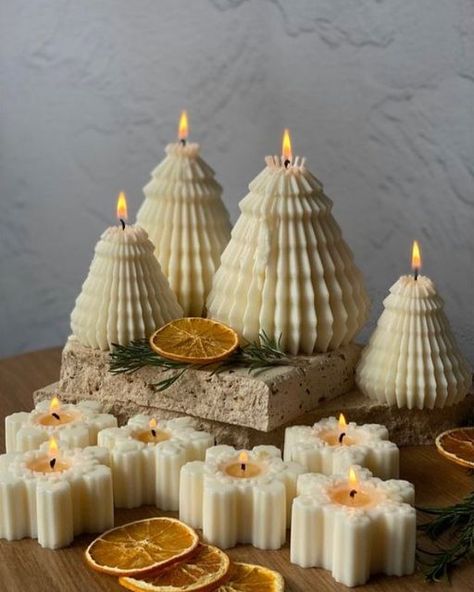 Diy Bougie, Candle Making Recipes, Handmade Candles Diy, Christmas Candles Diy, Homemade Candle, Xmas Candles, Homemade Scented Candles, Diy Candles Scented, Christmas Tree Candles