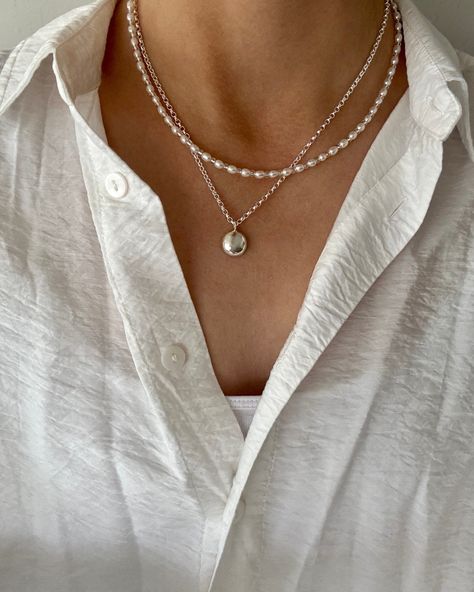 The Pearl Necklace is back in stock! ⭐️ I’ve just added a small batch of these to my website - perfect to layer with your favourite silver necklace! 💚 Silver Necklace Stack, Pearl Necklace Aesthetic, Pearl Necklace Outfit, Trendy Silver Jewelry, Rice Pearls, Necklace Stack, Necklace Outfit, Necklaces Silver, 16 Inch Necklace