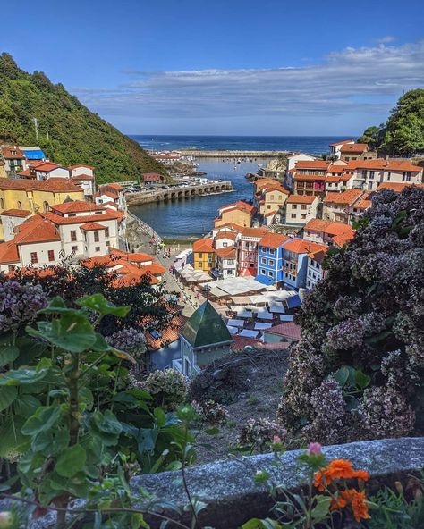 Cudillero .⁠ .⁠ .⁠ Photo by anusqui_9 .⁠ .⁠ .⁠ #nature #casarural #cudillero #asturias #spain #mirador Rural Spain, Asturias Spain, I Want To Travel, Stuff To Do, City Photo, Spain, Water, Travel, Nature