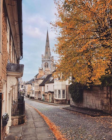 Stamford, Lincolnshire | Photographe : @thisenglishlife sur Instagram Stamford England, Cottage House Interior, Stamford Lincolnshire, Lincolnshire England, Isles Of Scilly, Greater London, British Isles, Iconic Landmarks, Cottage Homes