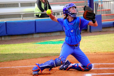 Florida Softball, Athlete Poses, Aesthetic Softball, Gators Softball, Florida Gators Softball, Softball Pics, Softball Photography, Softball Girls, College Softball