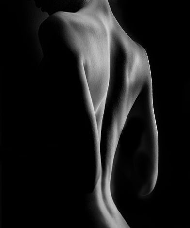 . Low Key Photography, Body Art Photography, Silhouette Photography, Body Photography, Dress Designer, Body Love, Feminine Aesthetic, Photography Inspo, Light And Shadow