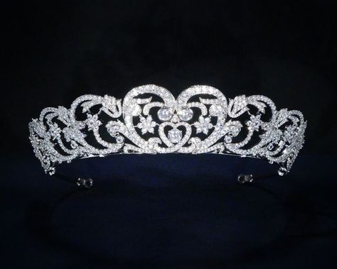 Spencer Tiara, French Royal Tiaras, Tiara Drawing, Cambridge Tiara, Medieval Tiara Princess, Bts And Blackpink Lightstick Wallpaper, The Spencer Tiara, Princess Of England, Princess Crown Real Diamond Tiara