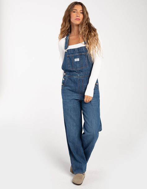 Levi's No Hippies Vintage Overalls. Made From A Durable Cotton-Rich Fabric, These Vintage-Inspired Overalls Have All The Familiar Features You Love Creating An Authentic Look From Top To Bottom. Better With Age And Wear, This Classic Workwear Essential Has Already Become Our Closet Staple To Transition Through The Seasons. Adjustable Straps. Multiple Pockets For Storage. Relaxed Through Your Hip And Thigh. Approx. Inseam: 28''. 100% Cotton. Machine Wash. Imported. Model Is Wearing A Size Small. Overalls Back View, Levi Overalls Outfit, Flare Overalls Outfit, Levis Overalls Outfit, Overalls Women Outfits, Gaby Core, Overall Fall Outfits, Long Overalls Outfit, Overalls Outfit Ideas