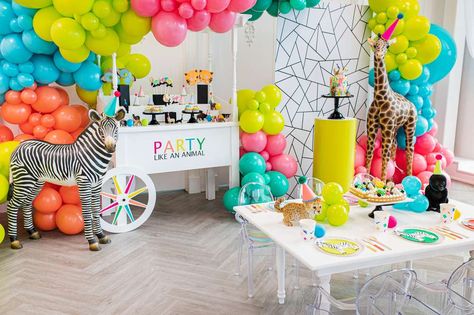 Party Animal Centerpieces, Party Animals Birthday Theme, Party Animal Birthday Theme, Animals Birthday Party Ideas, Twin Birthday Themes, Birthday Animals, Animals Birthday Party, Animal Themed Birthday Party, Animal Theme Birthday