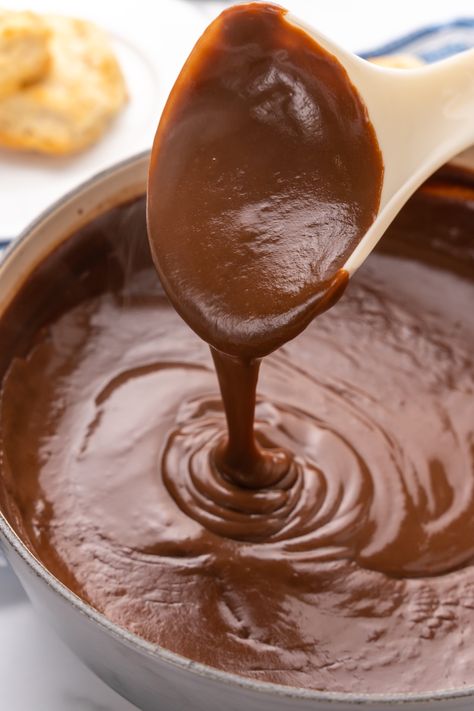 a plastic ladle holding up a scoop of chocolate gravy above a pot Crockpot Chocolate Gravy, How To Make Chocolate Gravy, Chocolate Gravy Recipe Easy, Southern Chocolate Gravy, Easy Chocolate Gravy Recipe, Chocolate Gravy Recipe Southern, Chocolate Gravy Easy, Cornmeal Gravy, Chocolate Gravy And Biscuits