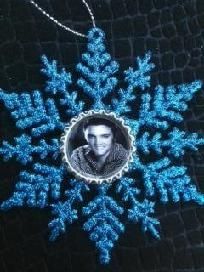 Elvis Christmas, Elvis Presley Christmas, Elvis Collectors, Elvis Art, Elvis Presley Images, Christmas Tree Decorating Themes, Blue Christmas Tree, Snow Flakes, Christmas Tree Themes