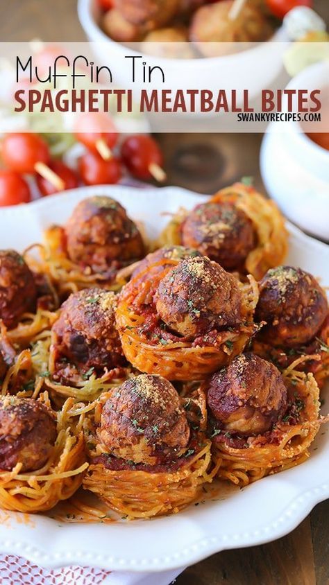 Meatball Bites, Muffin Cups Recipes, Ragu Recipe, Bite Size Appetizers, Recipe Tin, Muffin Tin Recipes, Spaghetti And Meatballs, Sauce Tomate, Muffin Tin