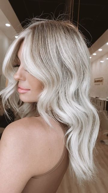 Cool Toned Blonde Hair, Bouncy Blowout, Blonde Foils, Blonde Hair Goals, Ice Blonde Hair, Perfect Blonde Hair, Bright Blonde Hair, Professional Photoshoot, Summer Blonde Hair