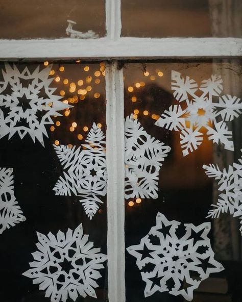 Giant Paper Snowflakes, Paper Snowflakes Diy, Christmas Inspo, Paper Snowflakes, Christmas Mood, Christmas Snowflakes, Christmas Aesthetic, Christmas Inspiration, Winter Time