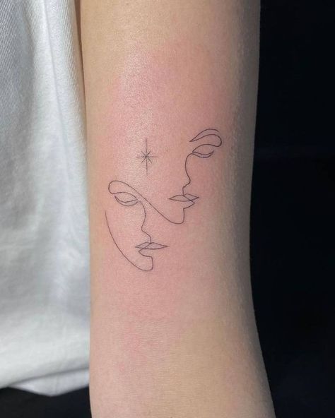 One Line Two Faces Tattoo, Line Face Tattoos For Women, Two Face Line Tattoo, Two Faced Tattoo Woman, Face Tattoo Fine Line, One Line Tattoo Face, Gemini Face Tattoo, Line Art Tattoo Woman Face, Minimalist Face Tattoo