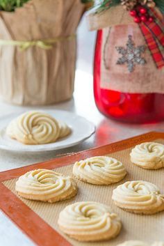 Butter Swirl Shortbread Cookies are a great Christmas Cookie for Holiday Baking! The dough is so easy to make and uses simple ingredients. These are a classic, crisp cookie. from @fifteenspatulas Butter Cookie Recipe Easy, Butter Shortbread Cookies, Butter Cookies Easy, Resepi Biskut, Easy Butter, Dumplings Recipe, Butter Cookies Recipe, Christmas Cooking, Tea Cakes