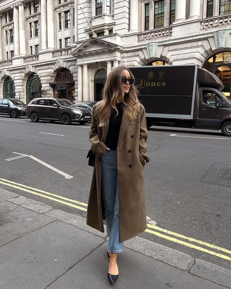 Kate Hutchins on Instagram: "This coat 🖤 *will link on stories too" Parisian street style, Parisian outfit inspo, Tailored coat outfit, Blue denim mom jeans outfit, Tailored dressing, Sling back heels outfit, London fashion blogger, Cat eye sunglasses, Black sunglasses, Minimal outfit. Fall Aesthetic Outfit, How To Look Expensive, What To Wear Fall, Trench Coat Outfit, Italy Outfits, Corporate Outfits, All Black Looks, Luxury Aesthetic, Coat Outfits