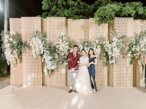 Filipino Wedding Centerpiece, Filipiniana Backdrop, Pillars Decor, Pelamin Tunang, Eyewear Shop Design, Filipiniana Wedding, Filipino Wedding, Philippine Wedding, Modern Filipiniana