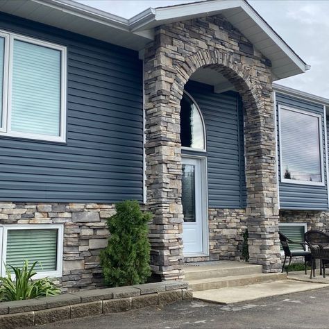 Royal vinyl siding in Midnight Surf, recently installed on this gorgeous siding renovation. Midnight Surf Vinyl Siding, Blue Vinyl Siding House, Vynil Siding, Vinyl Siding Exterior, Vinyl Siding Styles, Blue Vinyl Siding, Vinyl Siding House, Royal Building, Dark Blue Houses