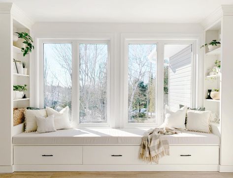 Gallery of the best window seat ideas including seats for bay windows, reading nooks, benches and DIY ideas. Bay Window Living Room Layout, Bay Window Bench Seat, Small Window Seat, Cozy Window Nook, Bay Window Benches, Window Seat Ideas, Bay Window Living Room, Cozy Sitting Area, Bay Window Seat