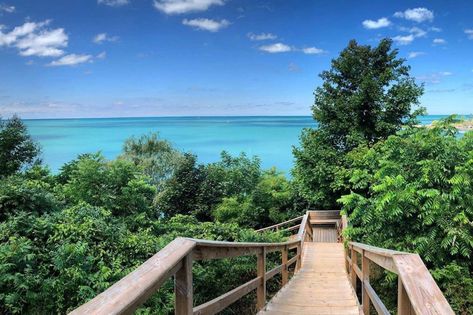 Pioneer Park in Ontario comes with a staircase leading down to Caribbean blue waters Bayfield Ontario, Ontario Road Trip, Canadian Road Trip, Lakeside View, Ontario Travel, Canada National Parks, Canada Photos, Canada Road Trip, Picnic Spot