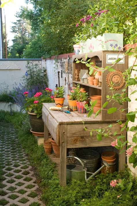 34 Ideas for Potting Benches with Storage Outside Potting Station, Outdoor Potting Table Ideas, Rustic Potting Table, Vintage Potting Table, Diy Potting Shed Ideas, Planting Table Outdoor Potting Benches, Outdoor Plant Table Ideas, Garden Soil Storage Ideas, Gardening Table Ideas