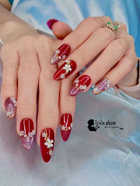 Imlek 2023, Red Wedding Nails, Bridal Nails Designs, Kutek Disney, Korean Nail Art, Maroon Nails, Bridal Nail Art, Red Nail Art, Art Deco Nails