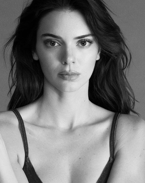 Kendall Jenner Black And White, Kendall Verte, Kendall Jenner Selfie, Kendall Jenner Pics, Kendall Jenner Photoshoot, Kendall Jenner Aesthetic, Kendall Jenner Dress, Kendall Jenner Modeling, Kendall Jenner Hair