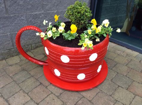 Teacup Planter, Diy Tire, Painted Tires, Tire Craft, Tire Garden, Tire Planters, Tire Art, Creative Planter, Pinterest Garden