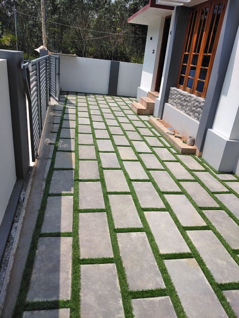 Shabad stone With Artificial grass. We provided vietnam Grass 25mm. #NaturalStoneLandscape #OutdoorDesignInspiration #TimelessStoneCraftsmanship #GardenDreams #SustainableLandscapes Beautiful Houses Exterior, Resturant Design, Small Front Yard Landscaping, House Balcony Design, Small Front Yard, Indian Home Design, Patio Tiles, Garden Decor Projects, Home Garden Design