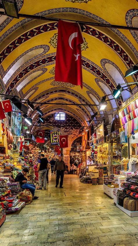 Fuel his wanderlust with these travel gifts for dad! 🌍🎁 From practical accessories to adventurous gear, make every journey a memorable one. 🧳✈️ #TravelGifts Turkish Food Traditional, Turkey Pics, Turkey Vacation, Istanbul Turkey Photography, Istanbul City, Turkey Destinations, Istanbul Travel, Turkish Culture, Travel Wishlist