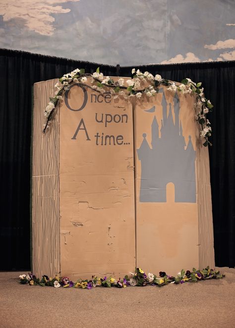 Disney once upon a time book. Decorations. Photo booth Disney Party Photo Backdrop, Disney Backdrop Photo Booths, Disney Homecoming Decorations, Shrek Photo Booth, Disney Photo Booth, Disney Homecoming, Once Upon A Time Wedding, Once Upon A Time Book, Book Decorations