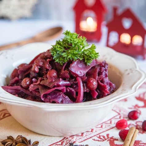 Slow Cooker Red Cabbage, Cooked Red Cabbage, Slow Cooker Curry Recipes, Crockpot Veggies, Slow Cooker Christmas, Red Cabbage Recipes, Braised Cabbage, Holiday Side Dish, Vegan Holiday