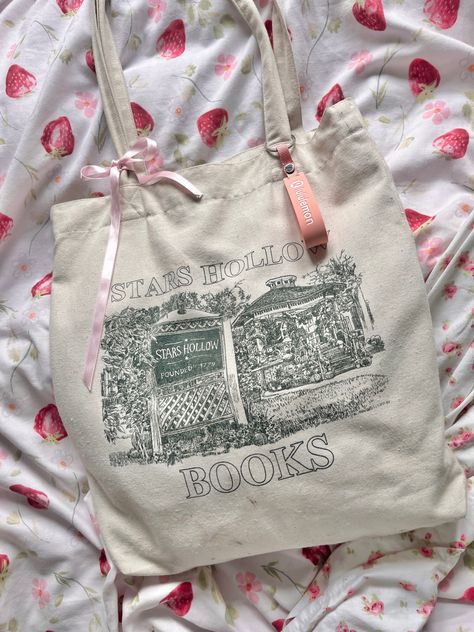 Cute Tote Bags Aesthetic, Tote Bags Aesthetic, Downtown Outfits, Downtown Girl, Bags Aesthetic, Pretty Bags, Sweet Nothings, Cute Tote Bags, Cool Fits