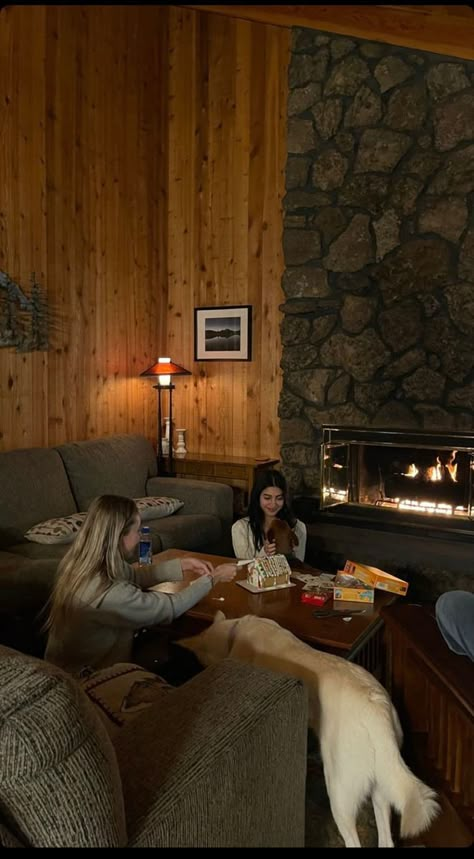 Vermont Christmas Aesthetic, Nye Cabin Party, Ski Weekend Aesthetic, Ski Trip Aesthetic Cabin, Cabin Cozy Aesthetic, Family Ski Trip Aesthetic, Northern Attitude Aesthetic, Ski Cabin Aesthetic, Cabin Weekend Aesthetic