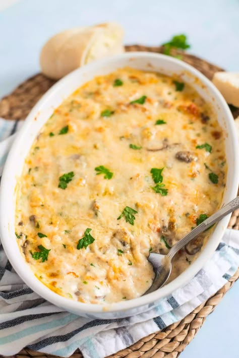 Crabmeat Casserole, Wine Mushrooms, Fish Casserole, Seafood Casserole Recipes, Shrimp Casserole, Creamy Seafood, Seafood Entrees, Easy Seafood, Seafood Appetizers