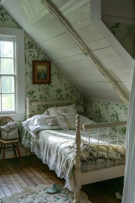 Small Cottage Bedroom, Low Ceiling Bedroom, Ocean Themed Bedroom, Country Cottage Farmhouse, Cozy Attic, Bedroom Ideas Inspiration, Cottage Interior, Upstairs Bedroom, Themed Bedroom