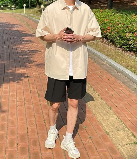 Light Colored Outfits Men, Korean Summer Outfits Men, Men Linen Outfit Summer, Linen Outfit Summer, Korean Street Fashion Men, Linen Outfit, Asian Men Fashion, Korean Summer Outfits, Minimalist Fashion Men